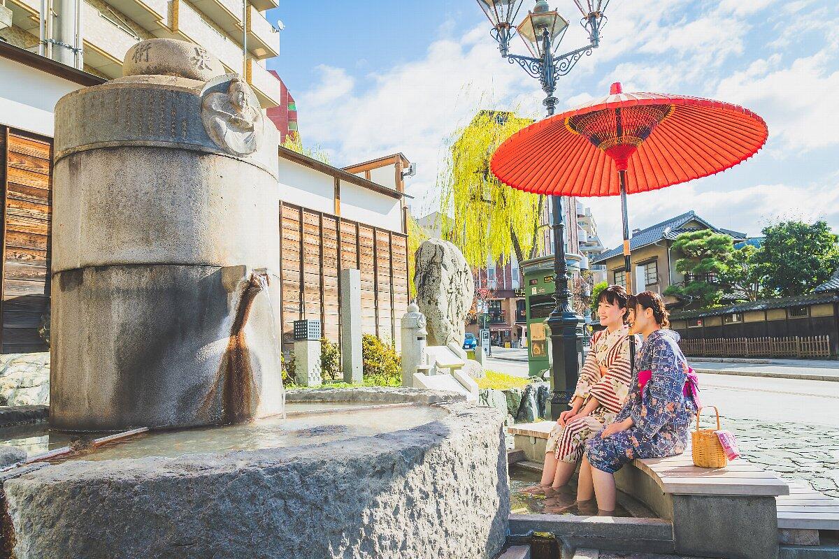 足湯（放生園）